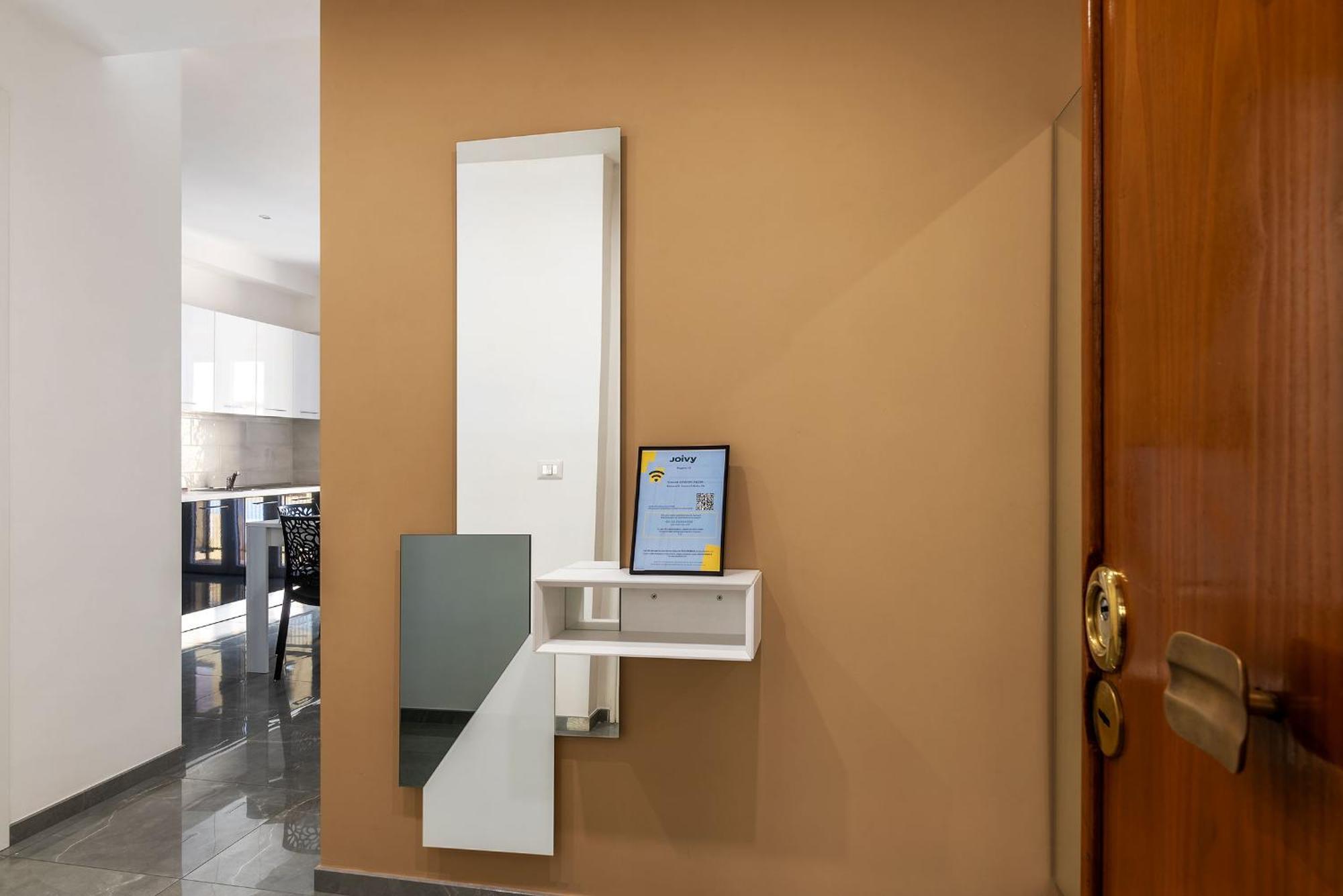 로마 Joivy Delightful 3-Bed Flat With Balcony 아파트 외부 사진