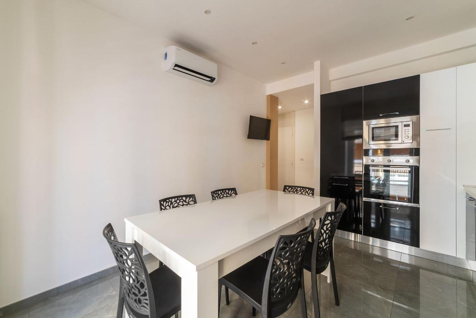 로마 Joivy Delightful 3-Bed Flat With Balcony 아파트 외부 사진